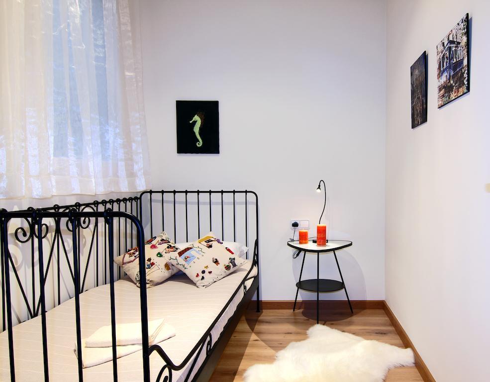 Classbedroom Gaudi Apartments Βαρκελώνη Δωμάτιο φωτογραφία